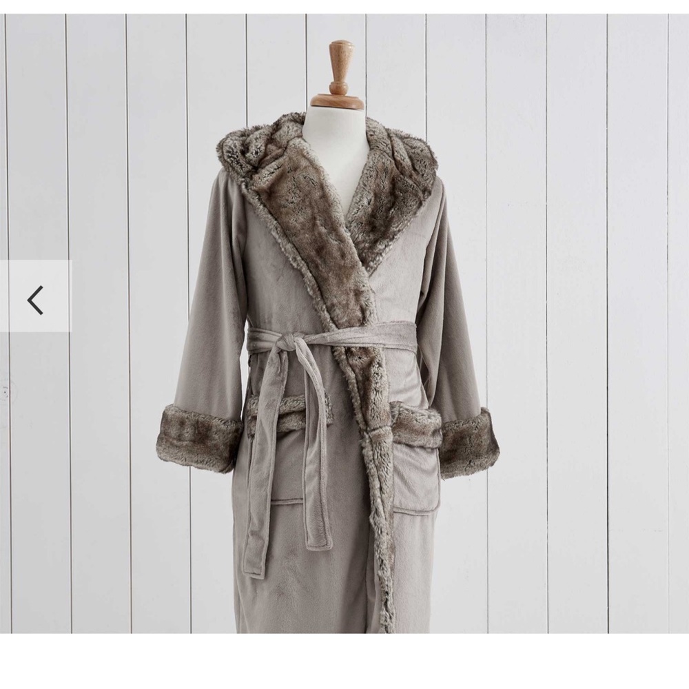 Faux Fur Ombre Robe w hood pottery barn size S